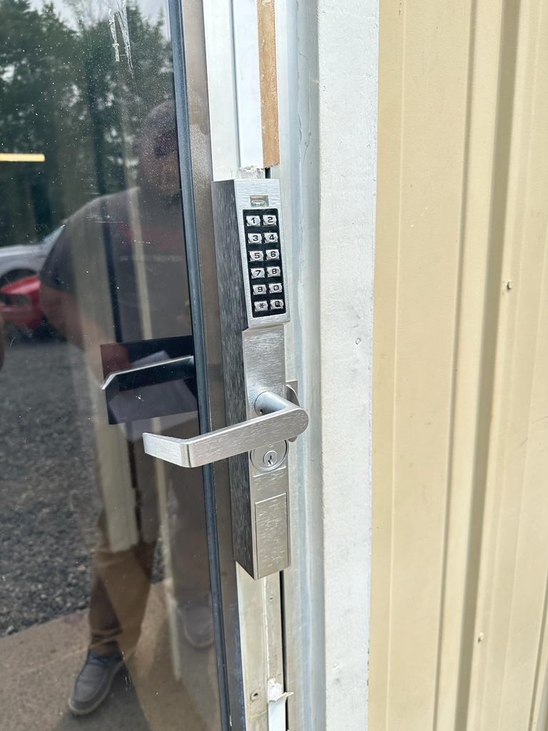 Commercial key pad lock installed by advanced lock and key (3)